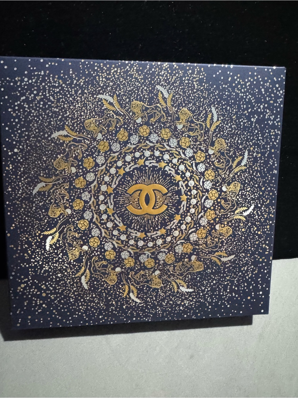 Chanel Beauté Round Navy Holiday edition GWP upgraded with Chain Crossbody Bag - Picture 10 of 11